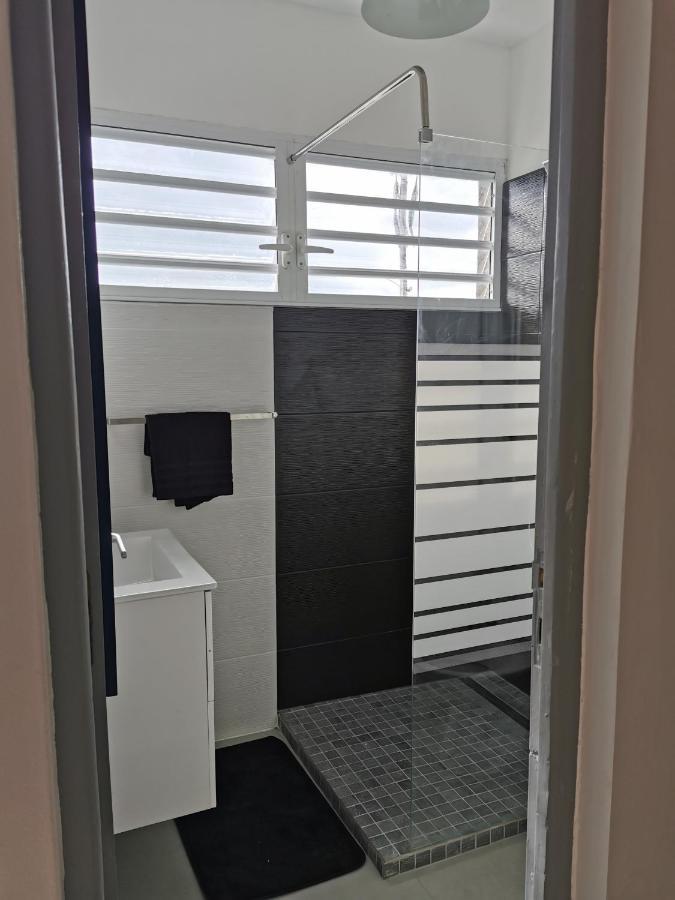 Appartement Vue Mer Et Montagne A 100M De La Plage Le Gosier  Luaran gambar